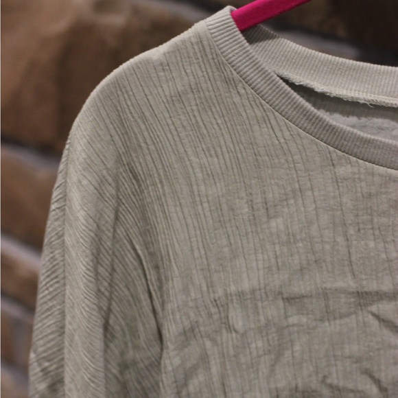 Chic Green Women's Blouse - Picture 2 of 4